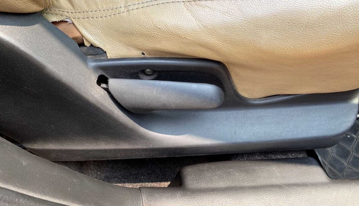 2013 Maruti Swift VXI, Petrol, Manual, 56,379 km, Driver Side Adjustment Panel