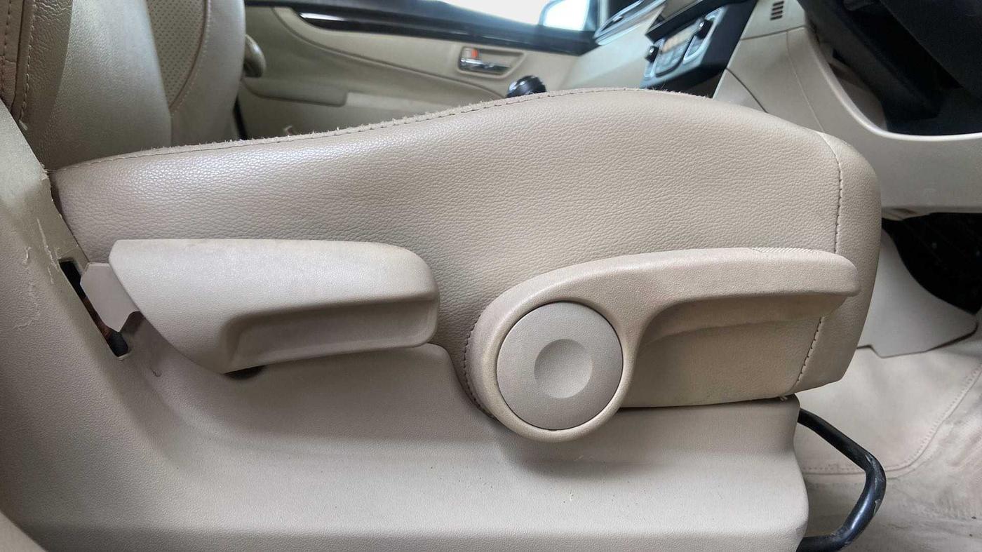 2015 Maruti Ciaz ZXI+, Petrol, Manual, 71,048 km, Driver Side Adjustment Panel