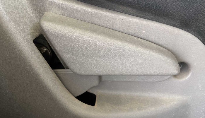 2016 Datsun Go Plus T, Petrol, Manual, 49,248 km, Driver Side Adjustment Panel