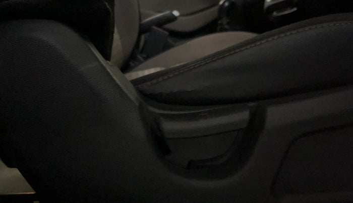 2019 Hyundai Elite i20 MAGNA PLUS 1.2, Petrol, Manual, 80,799 km, Driver Side Adjustment Panel