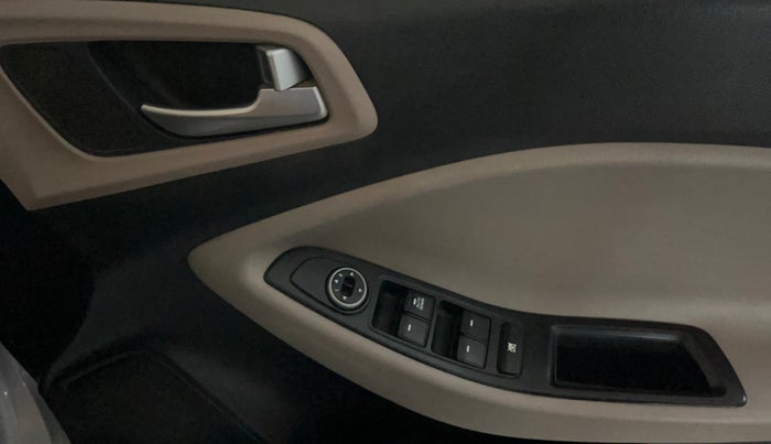 2019 Hyundai Elite i20 MAGNA PLUS 1.2, Petrol, Manual, 80,799 km, Driver Side Door Panels Control