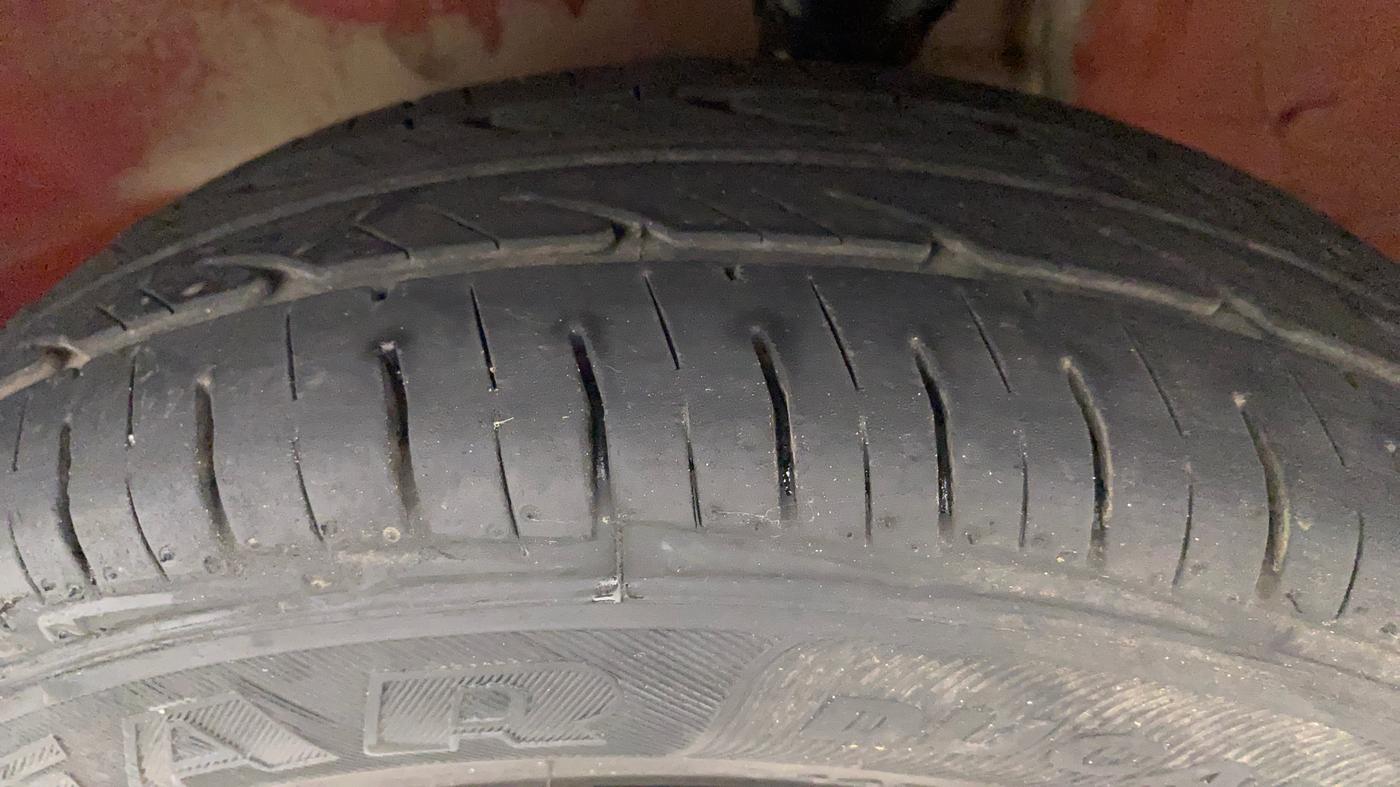 2013 Maruti Alto 800 LXI, Petrol, Manual, 77,707 km, Left Front Tyre Tread