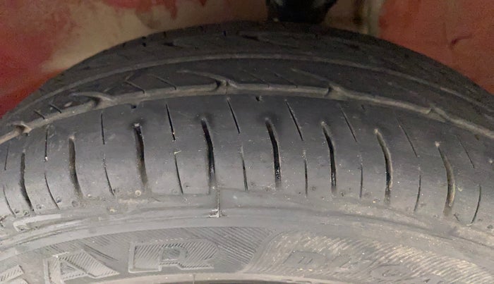 2013 Maruti Alto 800 LXI, Petrol, Manual, 77,707 km, Left Front Tyre Tread