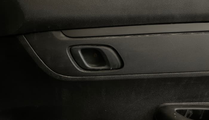 2017 Renault Kwid RXT 1.0, Petrol, Manual, 61,347 km, Driver Side Door Panels Control