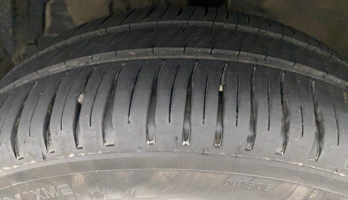 2016 Maruti Swift Dzire VXI (O), Petrol, Manual, 75,372 km, Left Front Tyre Tread