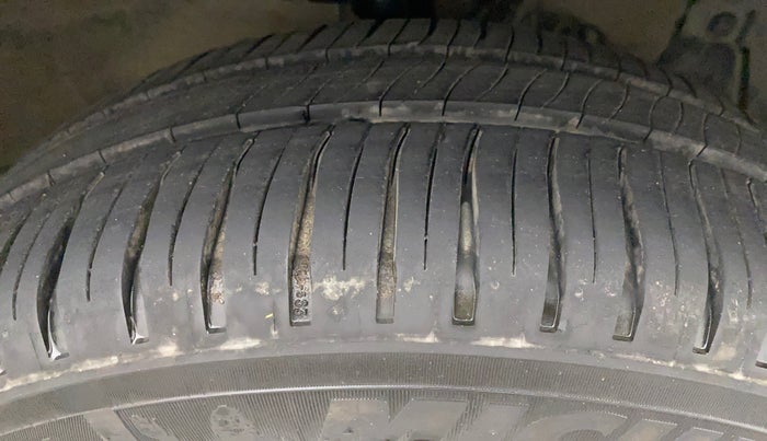 2016 Maruti Swift Dzire VXI (O), Petrol, Manual, 75,372 km, Right Front Tyre Tread