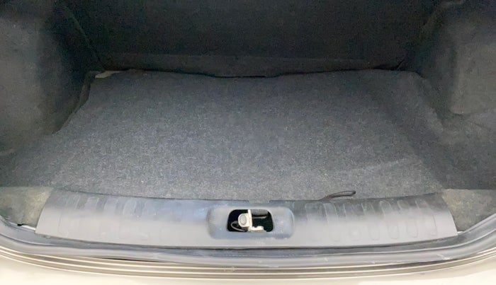 2016 Maruti Swift Dzire VXI (O), Petrol, Manual, 75,372 km, Boot Inside