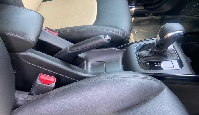 2023 Toyota Glanza V AMT, Petrol, Automatic, 5,827 km, Gear Lever