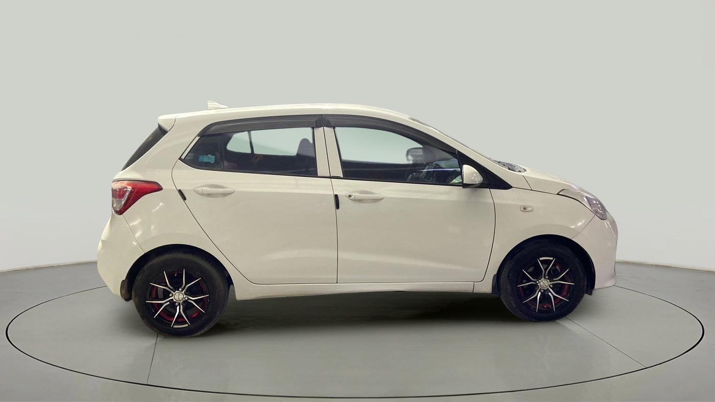 2018 Hyundai Grand i10 MAGNA 1.2 KAPPA VTVT, Petrol, Manual, 31,000 km, Right Side View