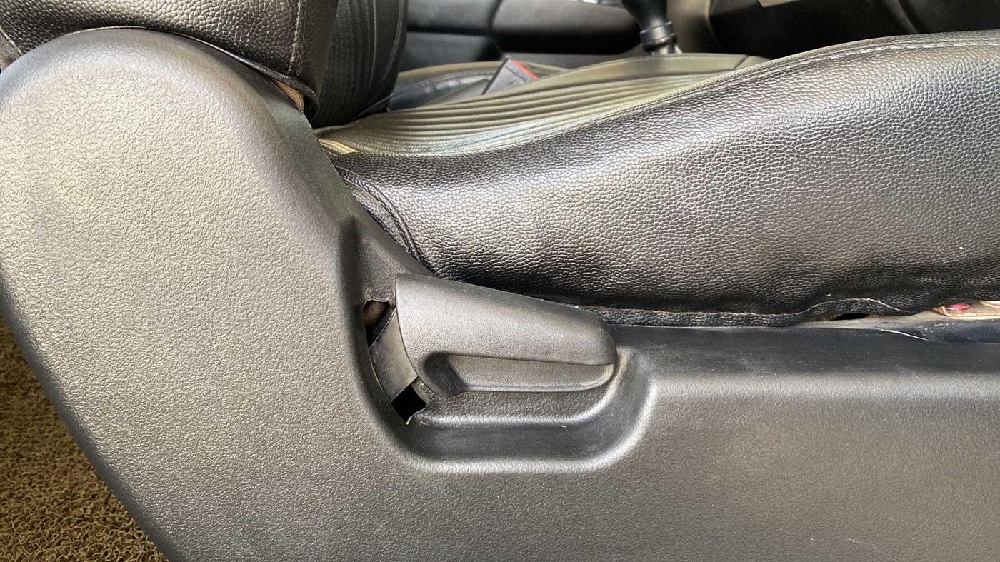 2018 Maruti Wagon R 1.0 VXI, Petrol, Manual, 85,899 km, Driver Side Adjustment Panel