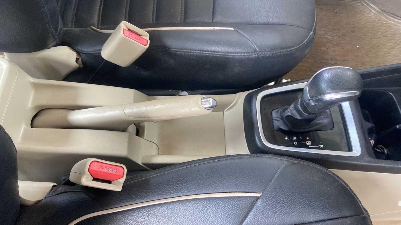 2018 Maruti Dzire ZXI AMT, Petrol, Automatic, 43,180 km, Gear Lever