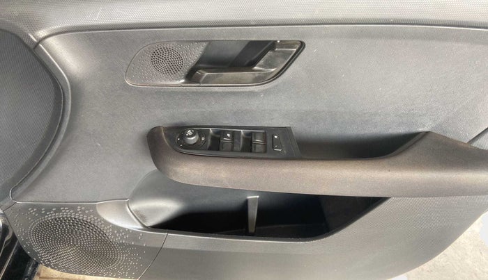 2022 Tata ALTROZ XZ PLUS PETROL DARK EDITION, Petrol, Manual, 34,715 km, Driver Side Door Panels Control