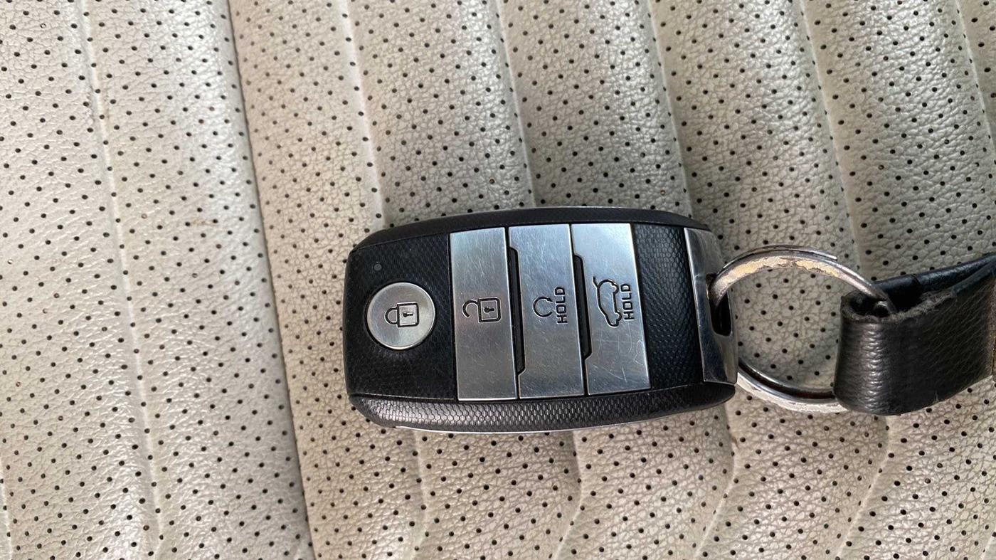 2021 KIA SONET HTX PLUS 1.0 IMT, Petrol, Manual, 37,810 km, Key Close Up