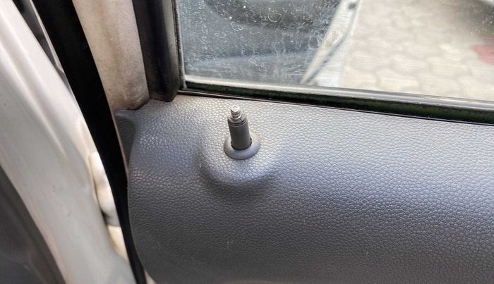 2013 Maruti Alto 800 LXI, Petrol, Manual, 70,483 km, Lock system - Door lock knob has minor damage