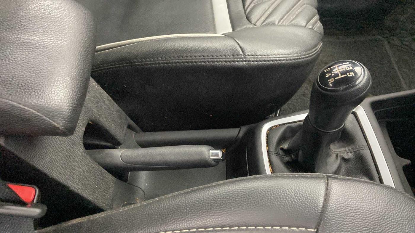 2023 Maruti Swift VXI, Petrol, Manual, 14,887 km, Gear Lever