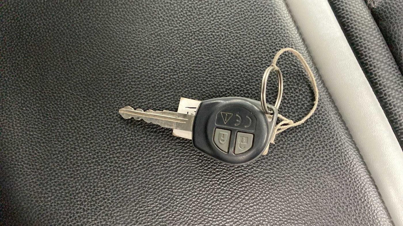 2023 Maruti Swift VXI, Petrol, Manual, 14,887 km, Key Close Up