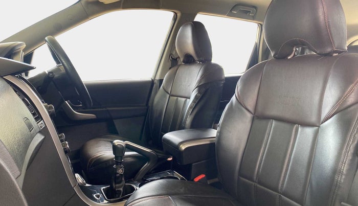 2018 Mahindra XUV500 W7, Diesel, Manual, 41,761 km, Right Side Front Door Cabin