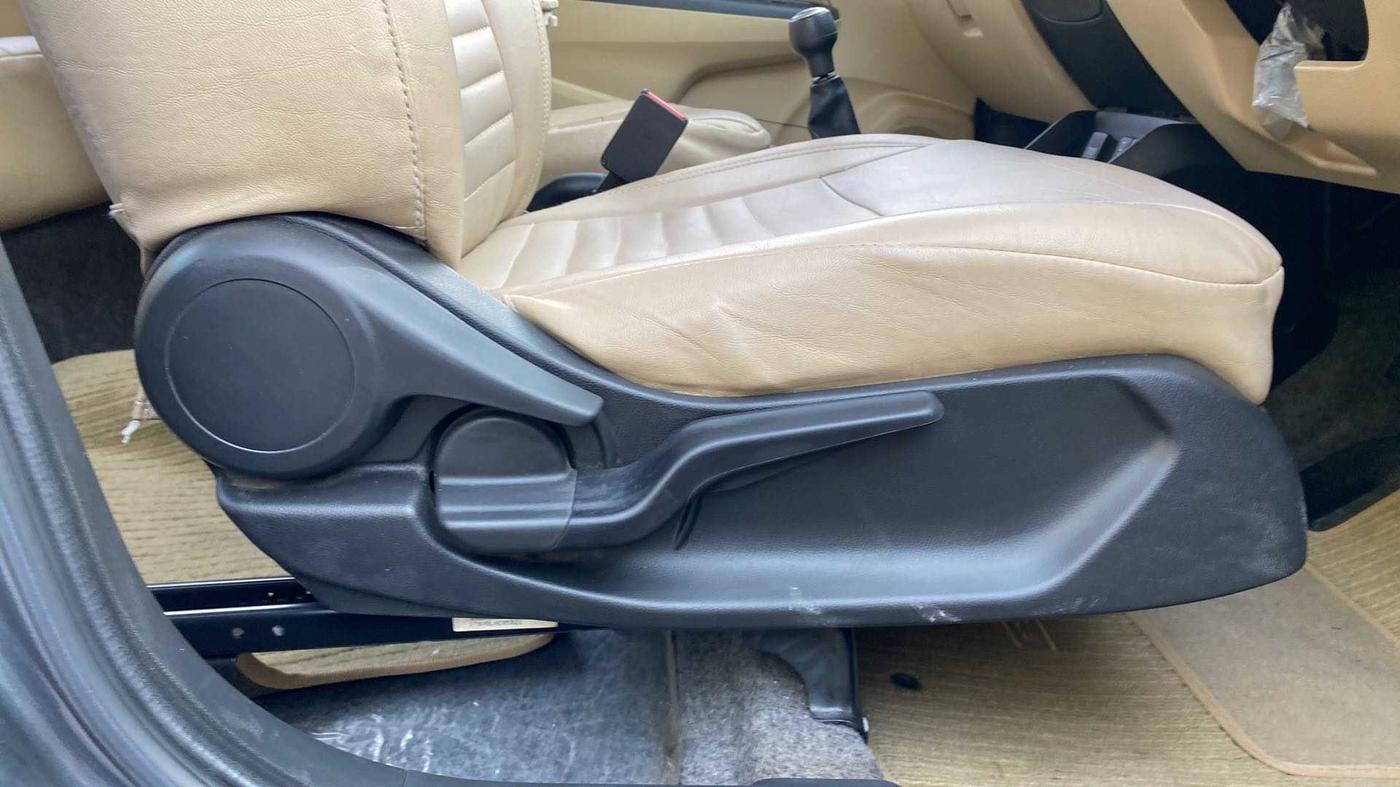 2022 Honda Amaze 1.2L I-VTEC VX, Petrol, Manual, 28,626 km, Driver Side Adjustment Panel