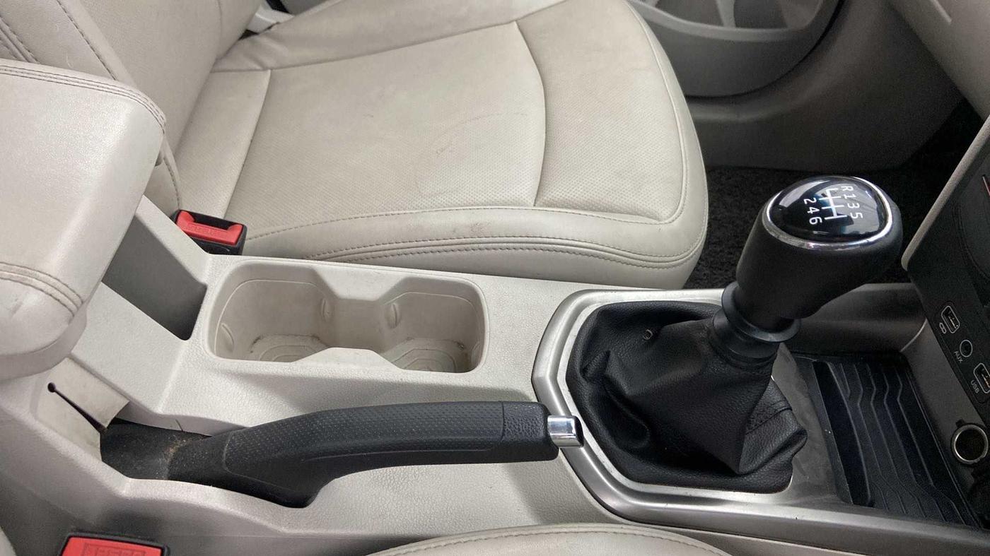 2019 Mahindra XUV300 W8 (O) 1.2 PETROL, Petrol, Manual, 52,895 km, Gear Lever