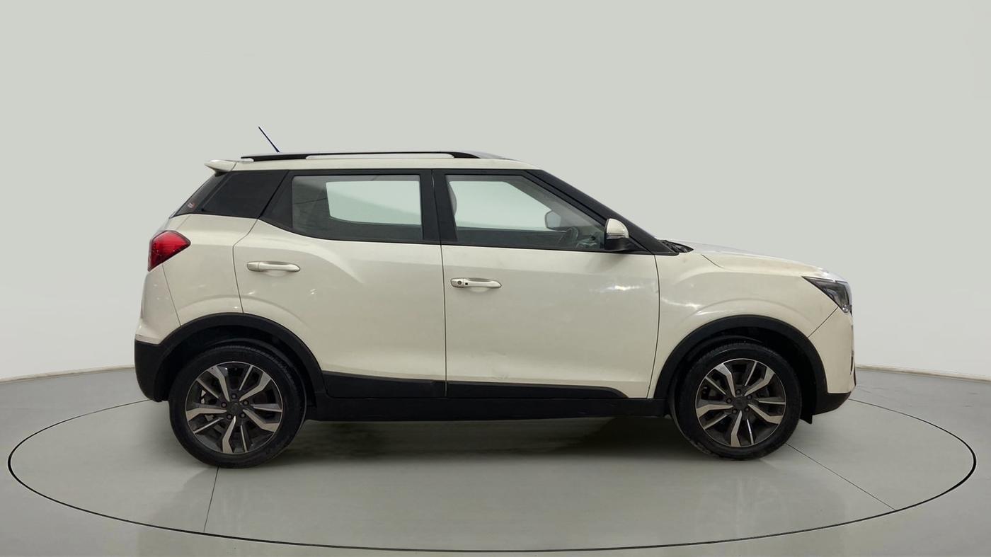 2019 Mahindra XUV300 W8 (O) 1.2 PETROL, Petrol, Manual, 52,895 km, Right Side View