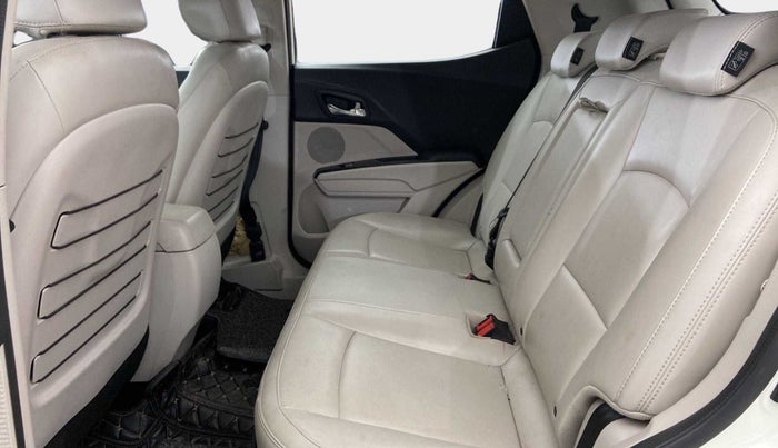 2019 Mahindra XUV300 W8 (O) 1.2 PETROL, Petrol, Manual, 52,895 km, Right Side Rear Door Cabin