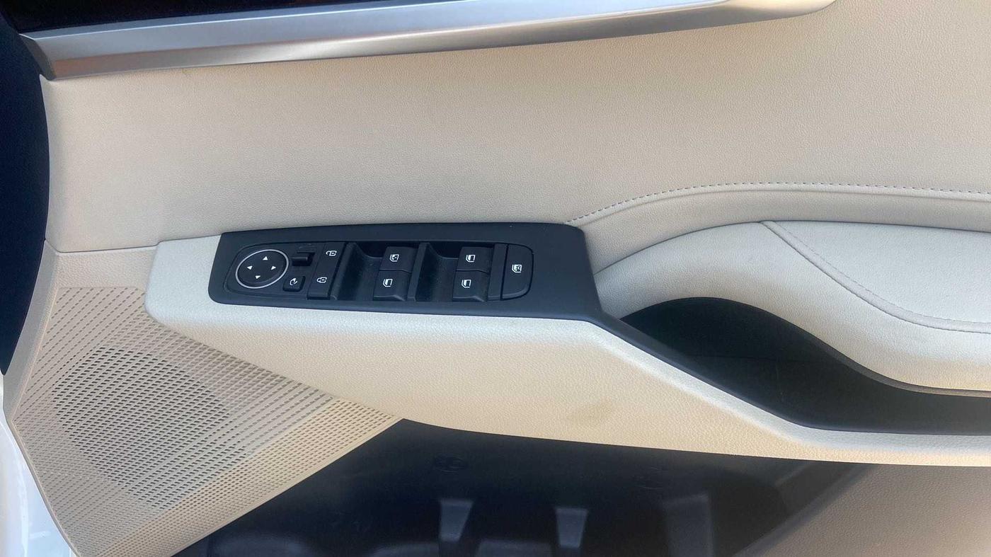 2023 KIA CARENS LUXURY 1.4 PETROL 7 STR, Petrol, Manual, 3,418 km, Driver Side Door Panels Control