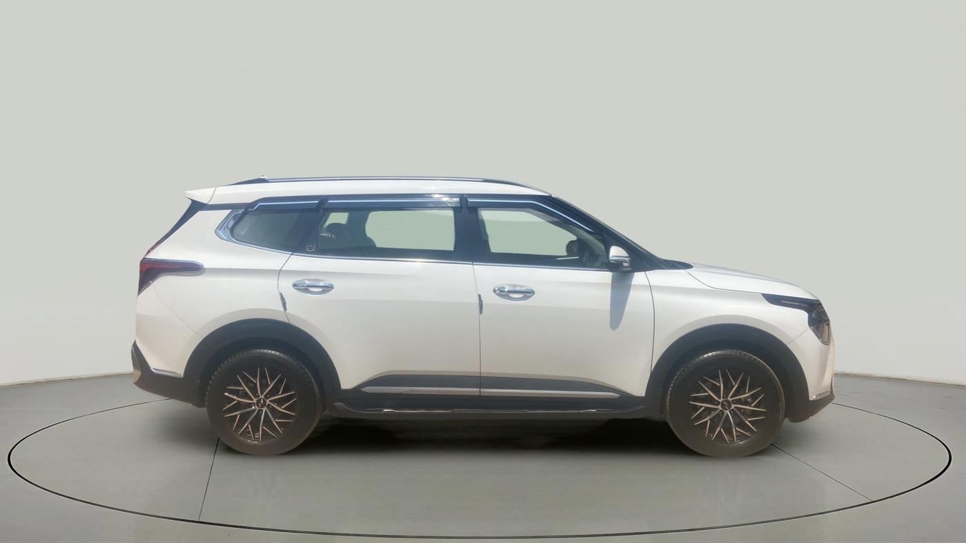 2023 KIA CARENS LUXURY 1.4 PETROL 7 STR, Petrol, Manual, 3,418 km, Right Side View
