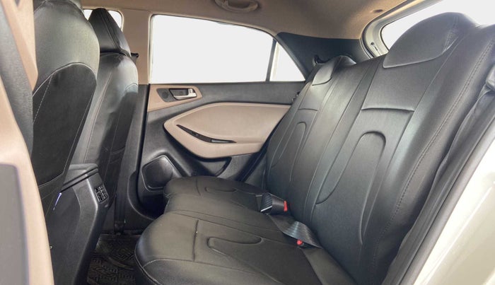 2020 Hyundai Elite i20 SPORTZ PLUS 1.2, Petrol, Manual, 16,655 km, Right Side Rear Door Cabin