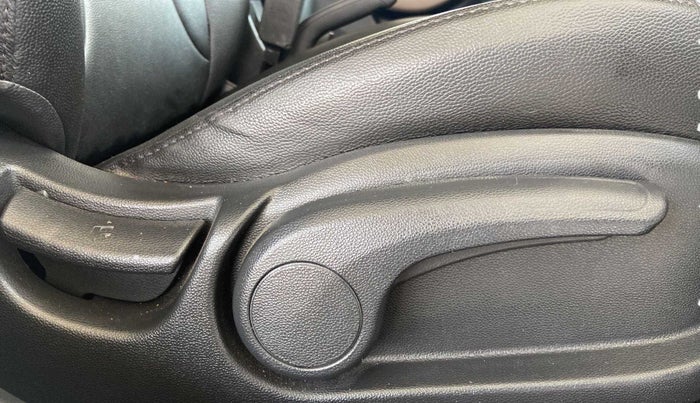 2020 Hyundai Elite i20 SPORTZ PLUS 1.2, Petrol, Manual, 16,655 km, Driver Side Adjustment Panel