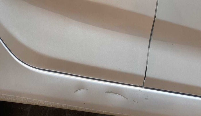 2017 Hyundai Verna 1.6 VTVT SX, Petrol, Manual, 31,105 km, Right running board - Slightly dented