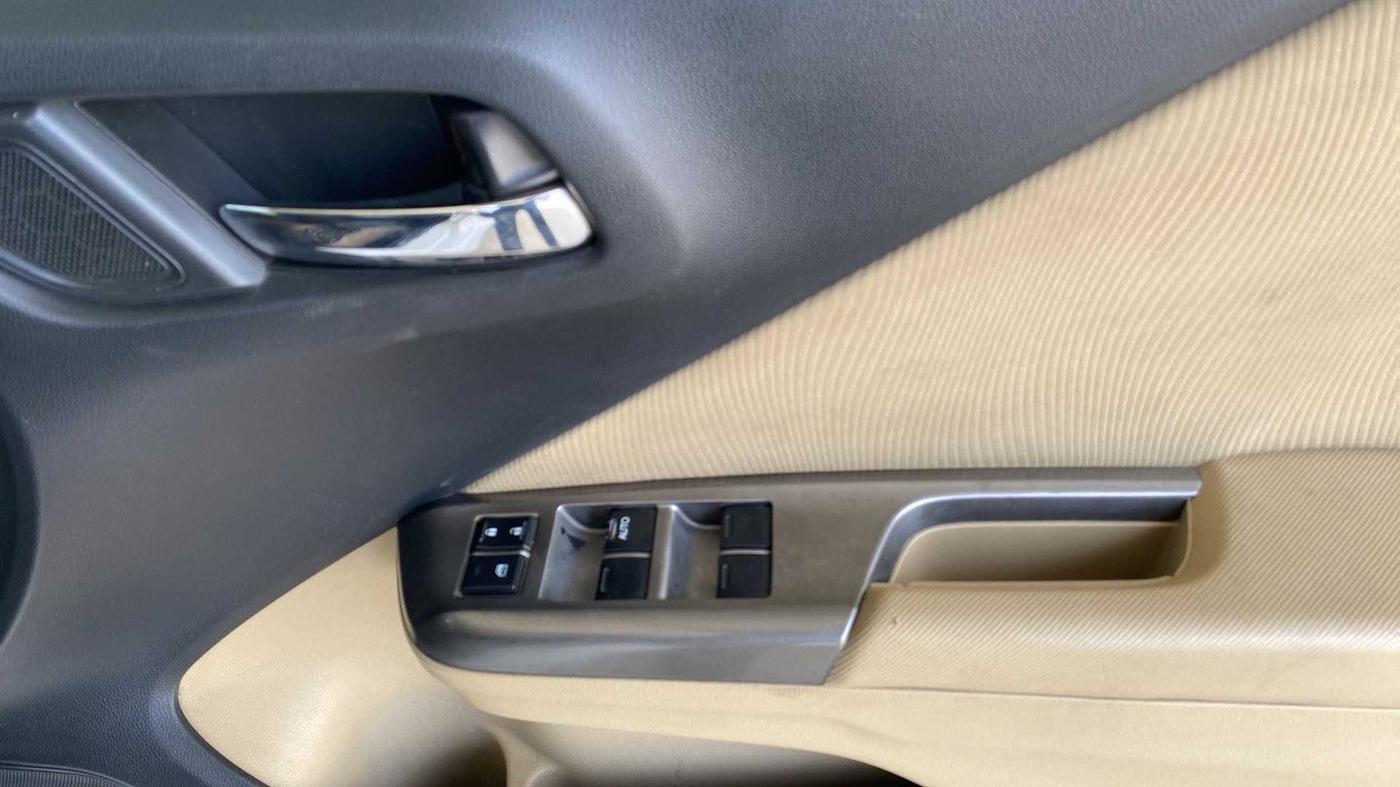 2016 Honda City 1.5L I-VTEC V MT, Petrol, Manual, 94,339 km, Driver Side Door Panels Control