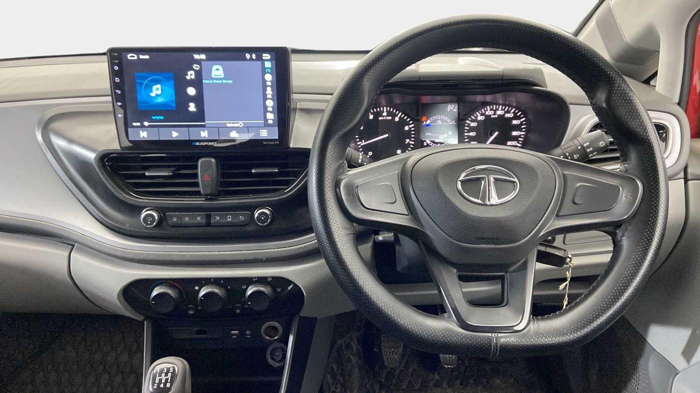 2020 Tata ALTROZ XM PETROL, Petrol, Manual, 23,998 km, Steering Wheel Close Up