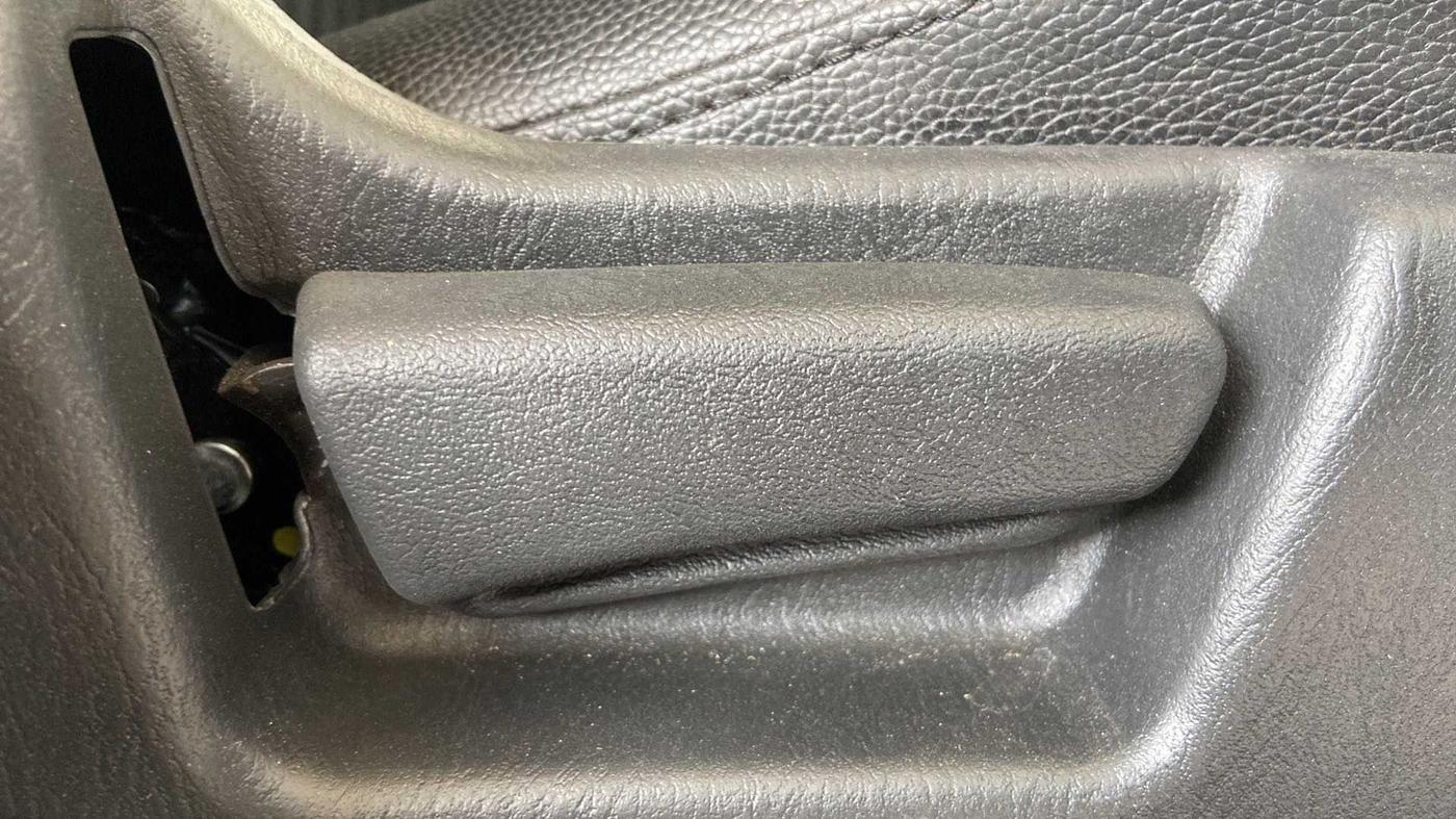 2022 Maruti Alto STD (O), Petrol, Manual, 18,692 km, Driver Side Adjustment Panel