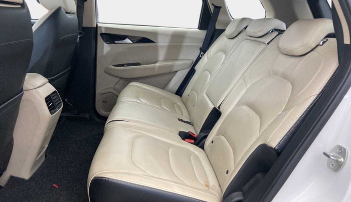 2021 MG HECTOR SHARP HYBRID 1.5 PETROL, Petrol, Manual, 22,370 km, Right Side Rear Door Cabin