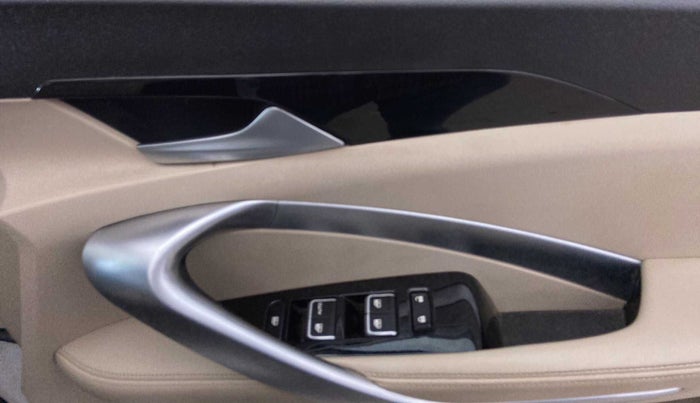 2021 MG HECTOR SHARP HYBRID 1.5 PETROL, Petrol, Manual, 22,370 km, Driver Side Door Panels Control
