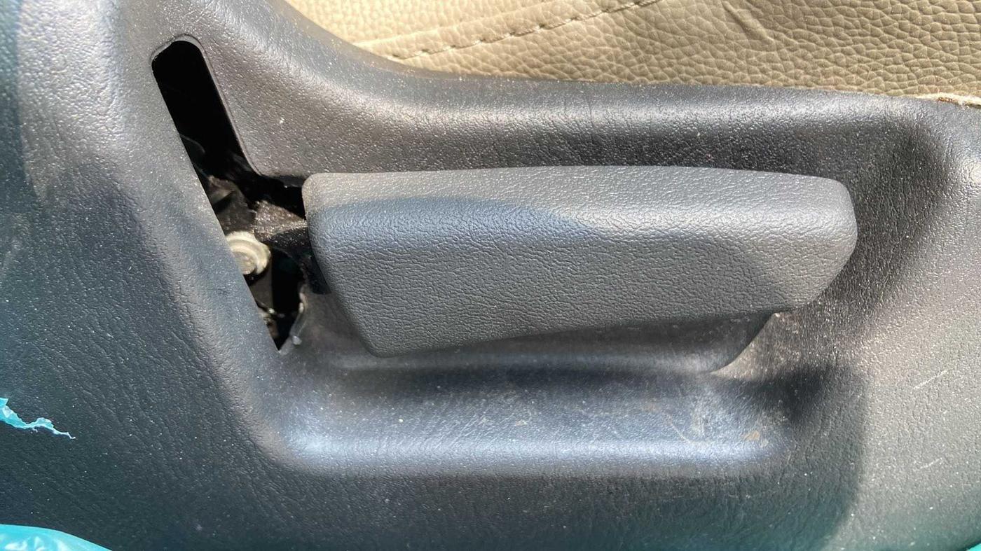 2021 Maruti Alto VXI, Petrol, Manual, 43,981 km, Driver Side Adjustment Panel