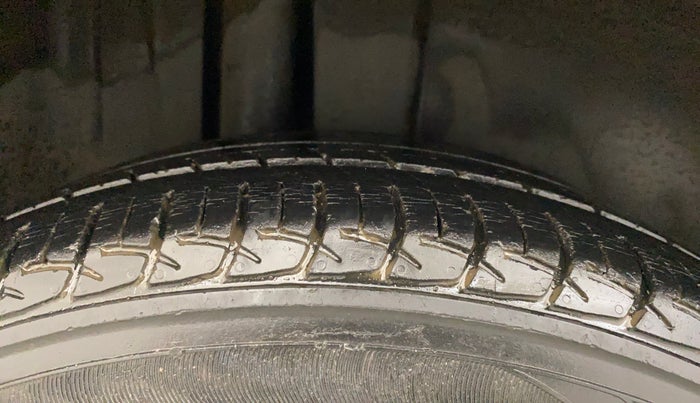 2017 Maruti Ertiga ZDI + SHVS, Diesel, Manual, 39,014 km, Right Rear Tyre Tread