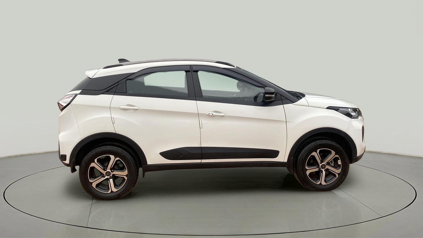 2022 Tata NEXON XZA PLUS PETROL, Petrol, Automatic, 3,605 km, Right Side View