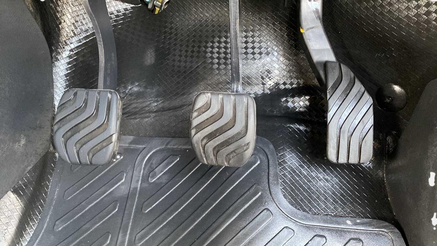 2021 Nissan MAGNITE XV MT, Petrol, Manual, 22,615 km, Pedals