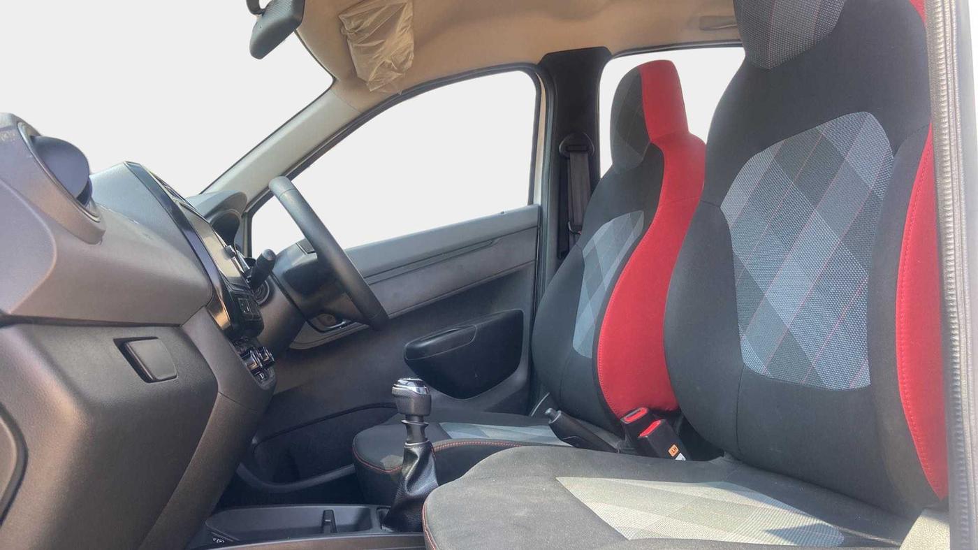 2021 Renault Kwid RXT 1.0 (O), Petrol, Manual, 3,779 km, Right Side Front Door Cabin