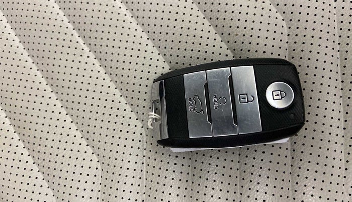 2021 KIA SONET HTX PLUS 1.0 IMT, Petrol, Manual, 16,385 km, Key Close Up