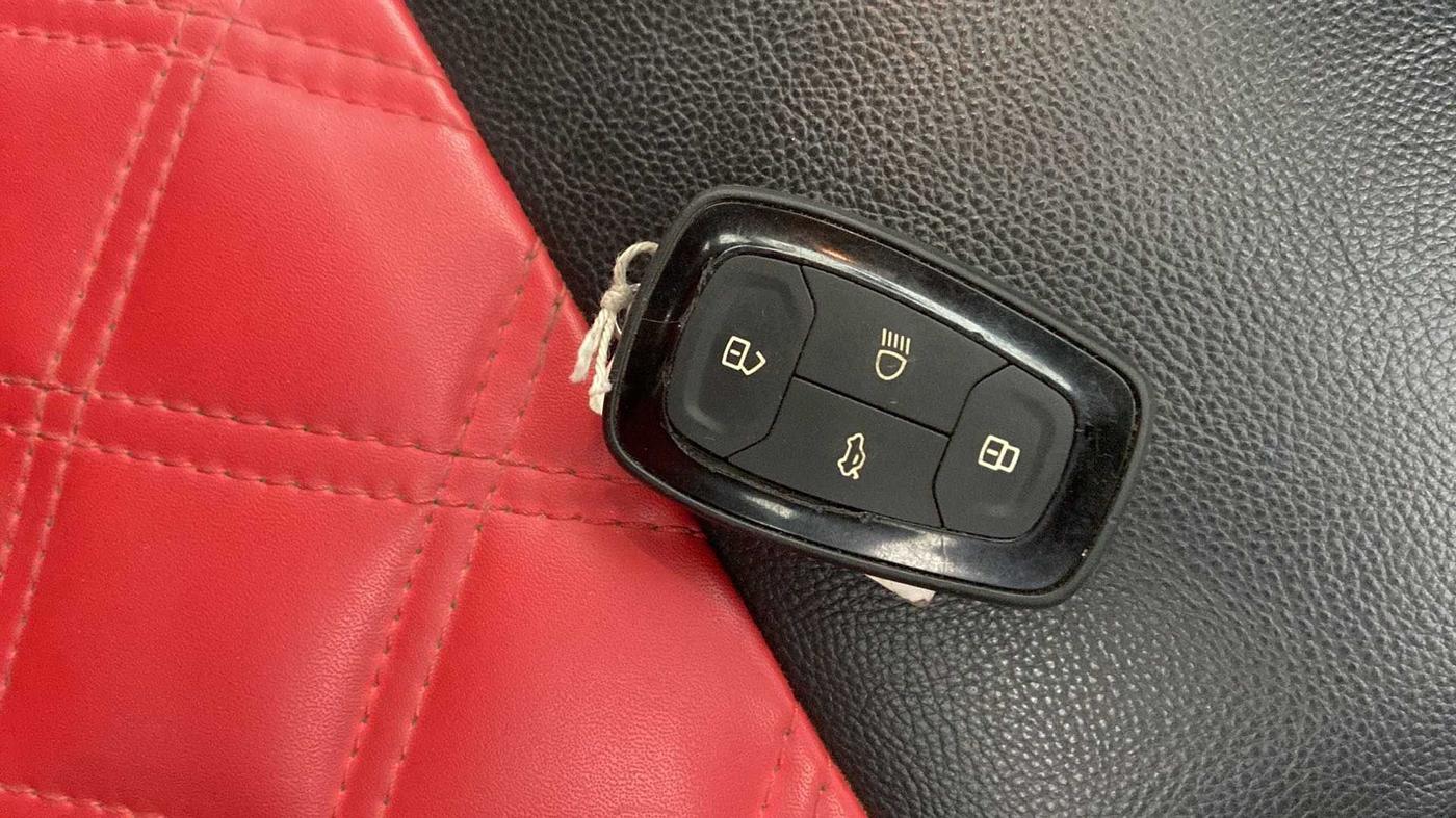 2021 Tata PUNCH ACCOMPLISHED AMT, Petrol, Automatic, 13,832 km, Key Close Up