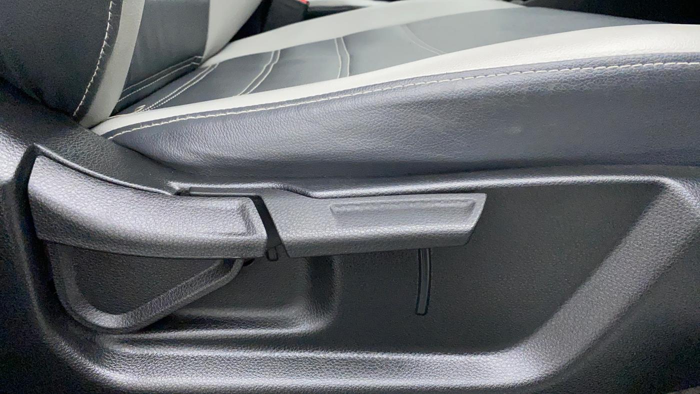 2020 KIA SONET GTX PLUS DCT 1.0, Petrol, Automatic, 7,381 km, Driver Side Adjustment Panel