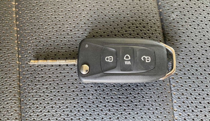 2016 Tata Tiago XZ PETROL, Petrol, Manual, 73,697 km, Key Close Up