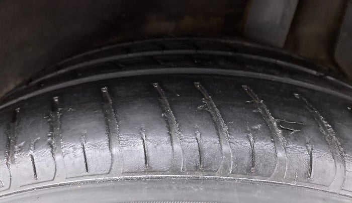 2017 Hyundai New Elantra 2.0 SX(O) AT PETROL, Petrol, Automatic, 51,916 km, Left Rear Tyre Tread