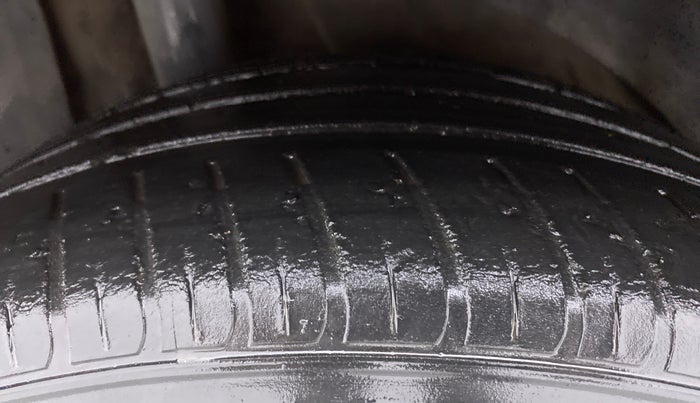 2017 Hyundai New Elantra 2.0 SX(O) AT PETROL, Petrol, Automatic, 51,916 km, Right Rear Tyre Tread