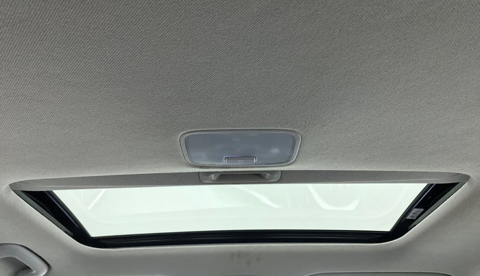 2017 Hyundai New Elantra 2.0 SX(O) AT PETROL, Petrol, Automatic, 51,916 km, Moonroof/ Sunroof