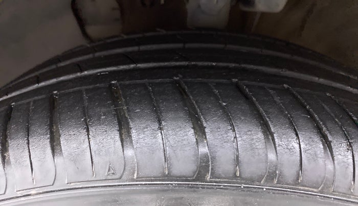 2017 Hyundai New Elantra 2.0 SX(O) AT PETROL, Petrol, Automatic, 51,916 km, Left Front Tyre Tread
