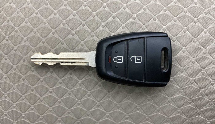 2022 Hyundai NEW SANTRO SPORTZ AMT, Petrol, Automatic, 30,243 km, Key Close Up