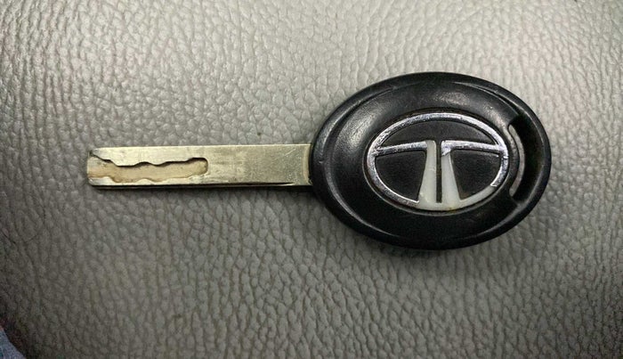2020 Tata ALTROZ XM PETROL, Petrol, Manual, 37,041 km, Key Close Up